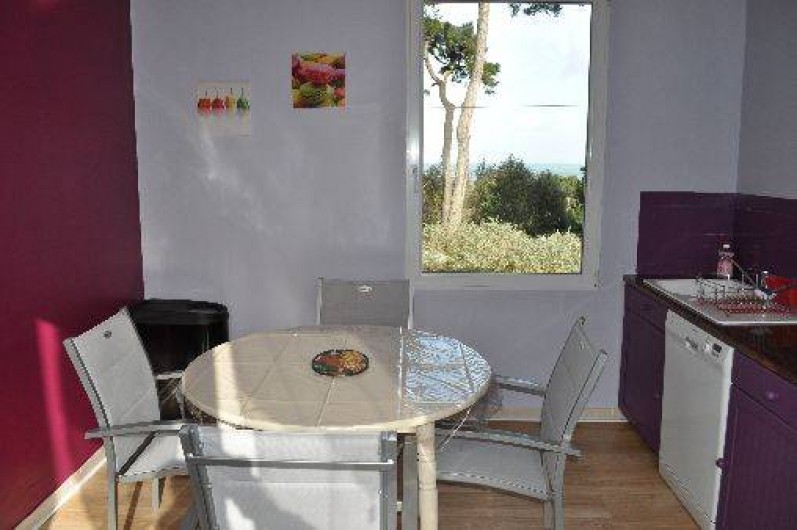 Location de vacances - Gîte à Penvénan - Cuisine avec vue sur la mer
