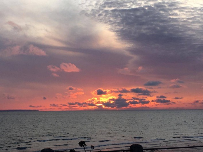 Location de vacances - Appartement à Pirou - coucher du soleil vue de la maison