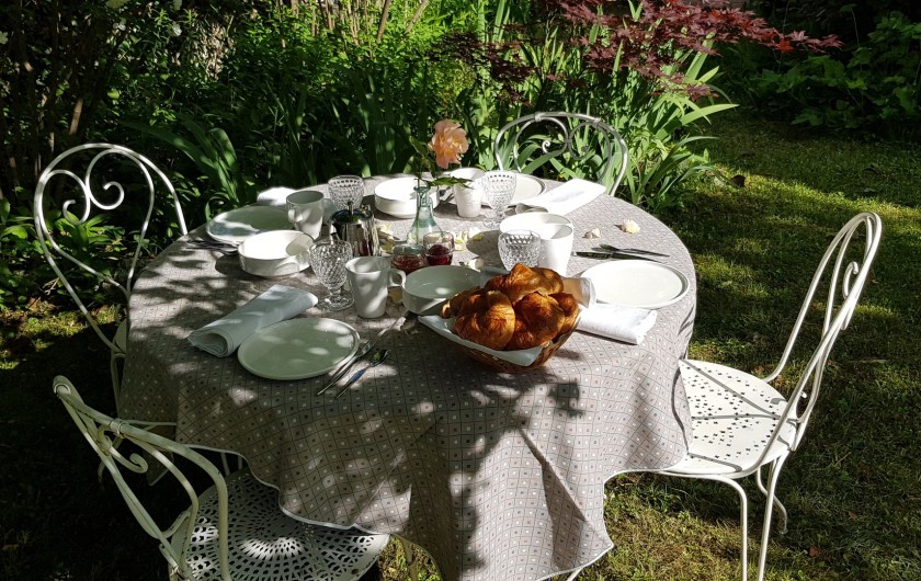 Location de vacances - Maison - Villa à Villard-de-Lans - Ambiance petit déjeuner - jardin 2