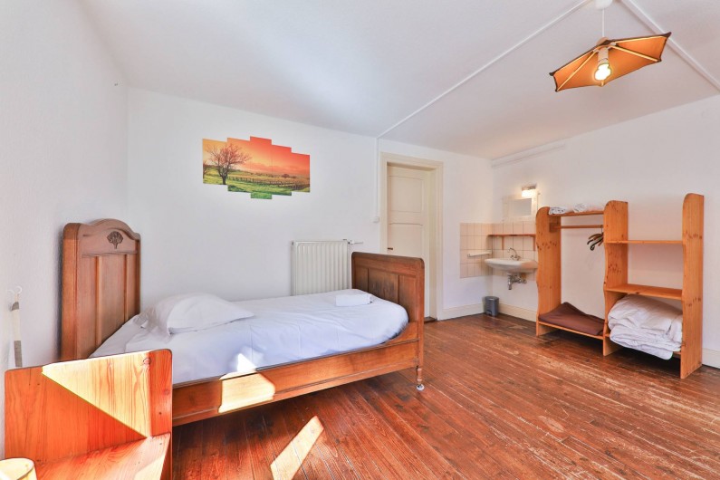 Location de vacances - Gîte à Sondernach - La chambre 3 avec 2 lits simples et un canapé-lit