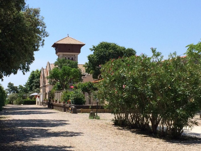 Location de vacances - Gîte à Vias - Domaine  La Gardie Cour commune
