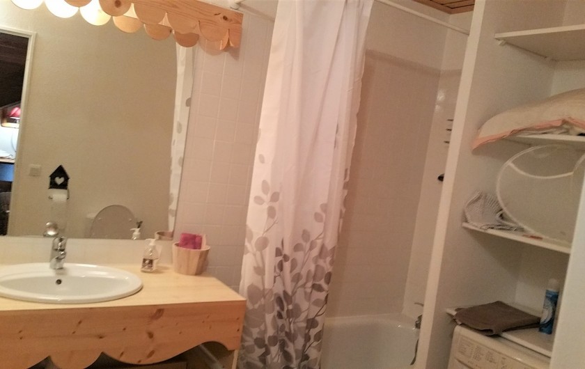 Location de vacances - Appartement à Station de Risoul 1850 - Salle de bains attenante à la chambre du Lynx