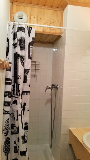 Location de vacances - Appartement à Station de Risoul 1850 - Salle de douche rez de chaussée