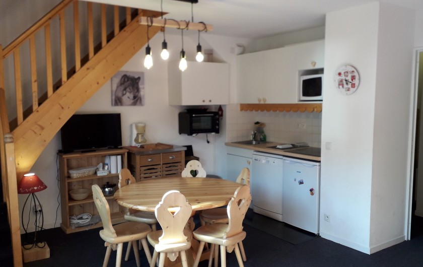 Location de vacances - Appartement à Station de Risoul 1850 - Salle à manger coin cuisine