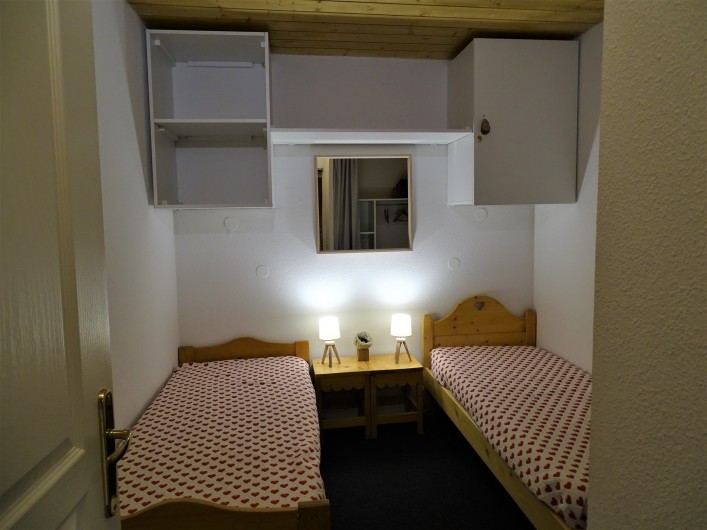 Location de vacances - Appartement à Station de Risoul 1850 - Petite chambre du Renard rangements