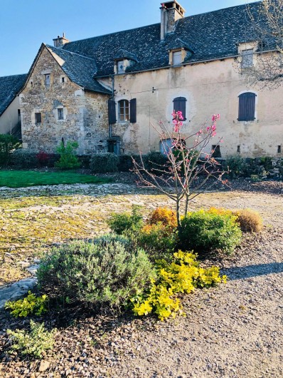 Location de vacances - Gîte à Bozouls - Cour pavée