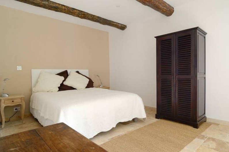 Location de vacances - Mas à Dauphin - 4 grandes suites parentales.