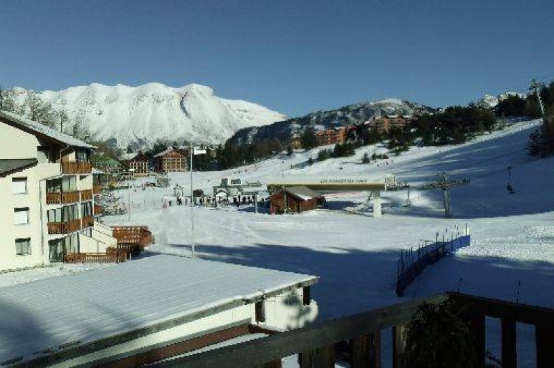 Location de vacances - Chalet à La Joue du Loup - Vue du balcon la station.