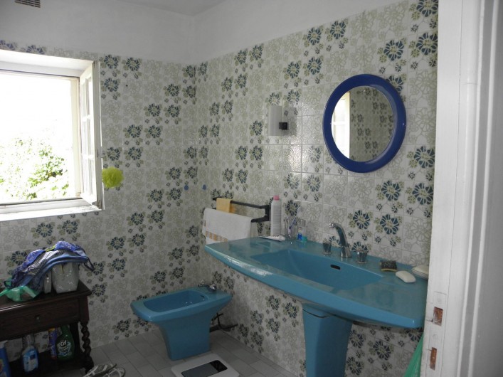 Location de vacances - Maison - Villa à Kerfot - Salle de bain ( il y a une grande baignoire)