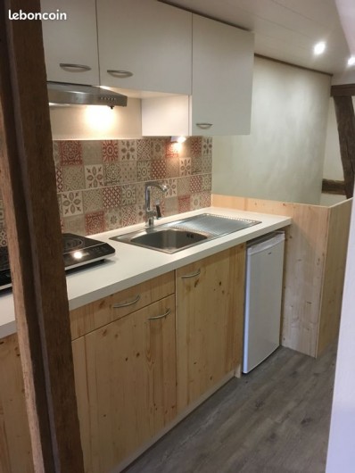 Location de vacances - Studio à Belles-Forêts - Cuisine équipée, petit frigo,  plaque induction, cafetière...