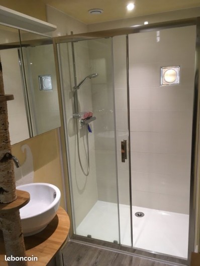 Location de vacances - Studio à Belles-Forêts - Grande douche spacieuse