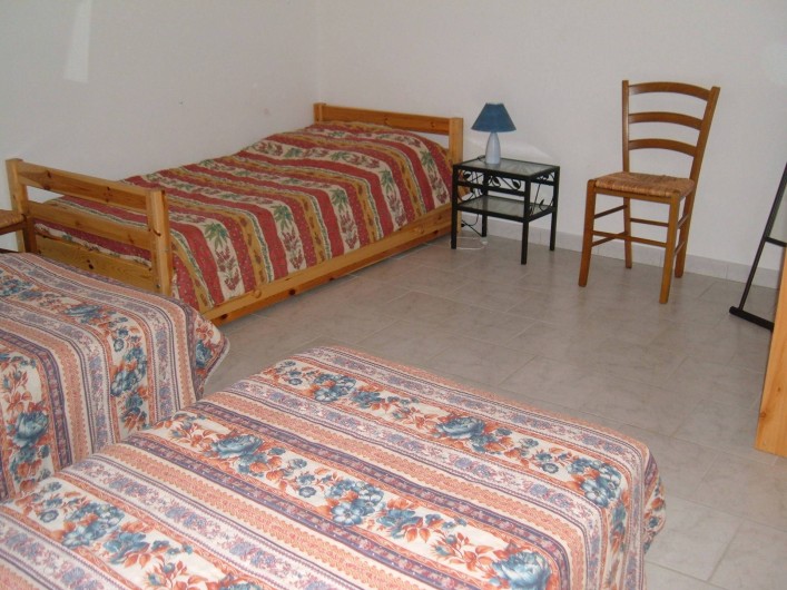 Location de vacances - Gîte à Saint-Romain-en-Viennois - Chambre étage Gite 2 avec 3 lits de 90 + 1 tiroir lit de 90
