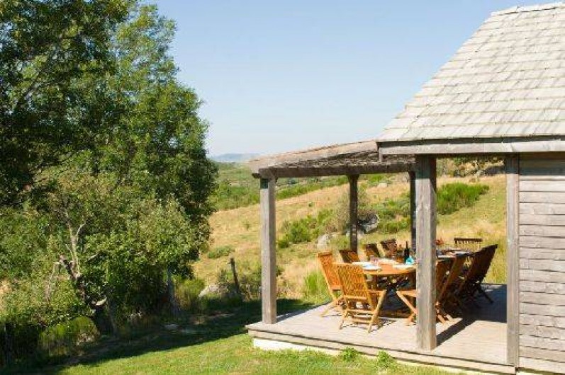 Location de vacances - Gîte à Le Pont-de-Montvert - Terrasse grand chalet 2