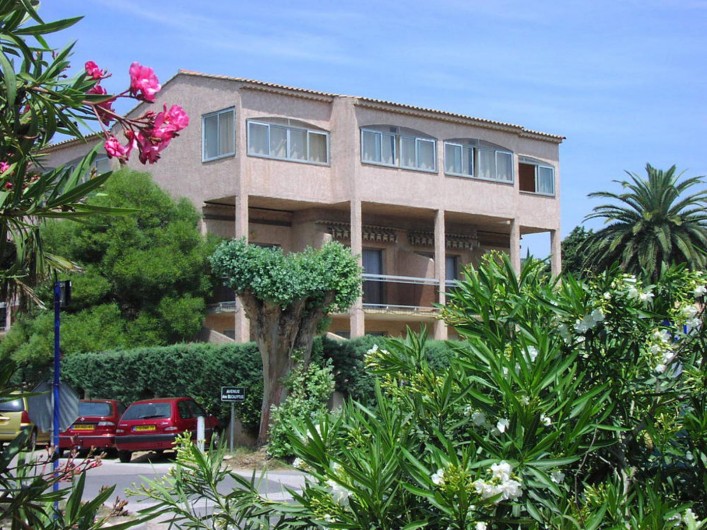 Location de vacances - Studio à Cavalaire-sur-Mer - Côté sud face à la mer