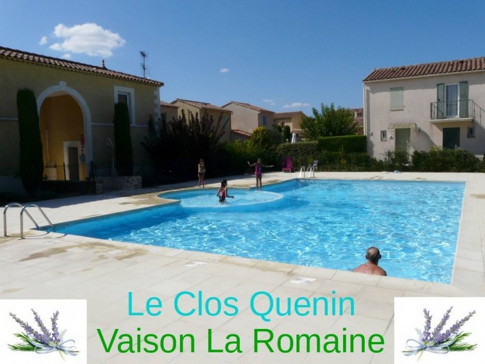 Location de vacances - Villa à Vaison-la-Romaine - piscine partagée ouverte du 01/05 au 30/09