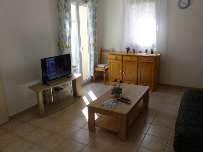 Location de vacances - Villa à Vaison-la-Romaine - séjour équipé télévision écran plat et box internet fibre haut débit