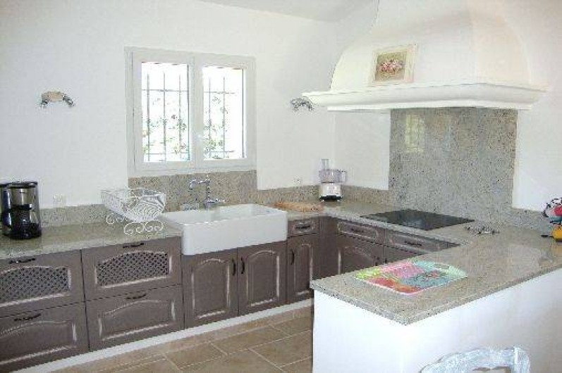 Location de vacances - Villa à Salernes - 2ème partie de la cuisine