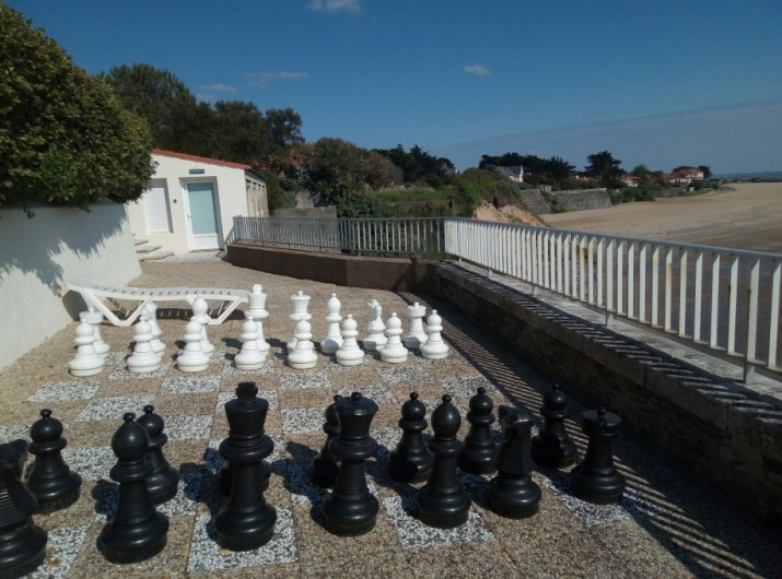 Location de vacances - Appartement à La Bernerie-en-Retz - Terrasse face mer aménagée d'un jeu d'échec géant