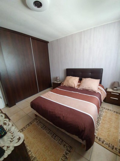Location de vacances - Maison - Villa à Ver-sur-Mer - chambre avec un grand lit 2 pers