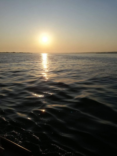 Location de vacances - Péniche à Frontignan - COUCHER DE SOLEIL SUR L' ETAND DE THAU LORS D'UNE BALADE