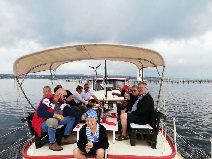 Location de vacances - Péniche à Frontignan - BON AMBIANCE SUR LA GRANDE TERRASSE
