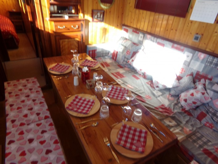 Location de vacances - Péniche à Frontignan - COIN REPAS