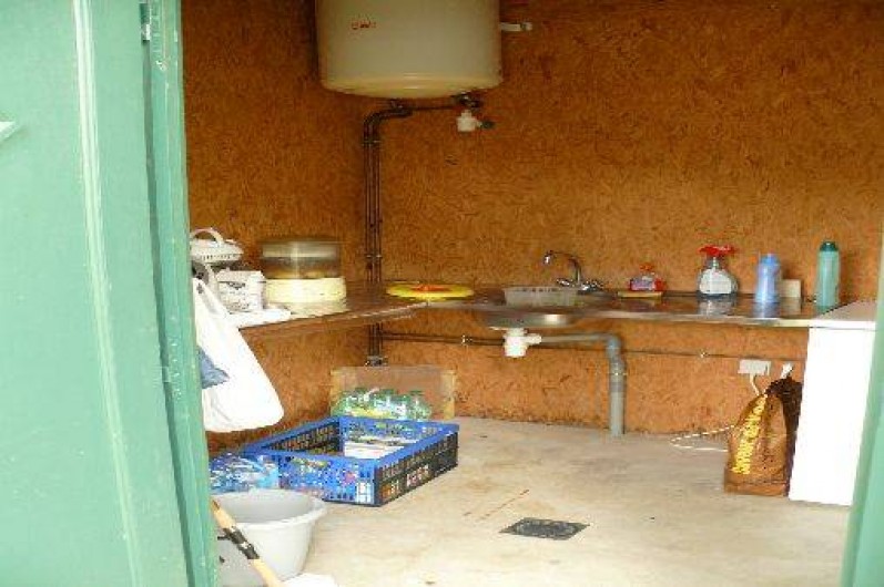 Location de vacances - Chalet à Villiers-Charlemagne - Local privatif camping - côté cuisine