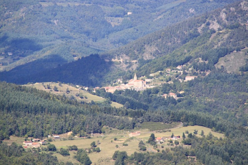 Location de vacances - Gîte à Rochepaule - paysage rochepaule vue de loin
