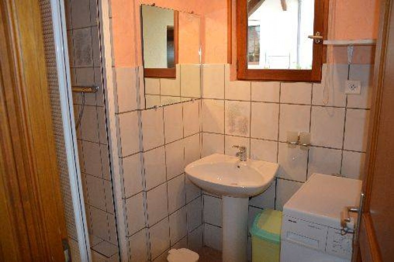 Location de vacances - Gîte à Ladoix-Serrigny - salle de bain  douche