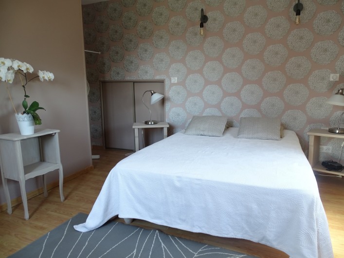 Location de vacances - Gîte à Ladoix-Serrigny - chambre étage