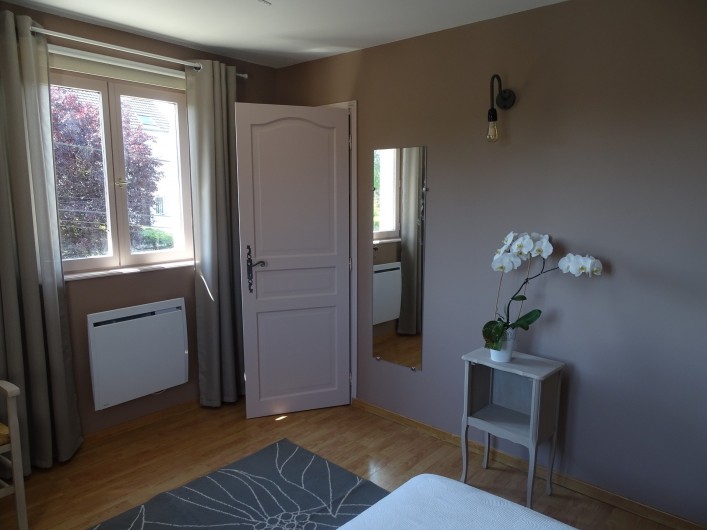 Location de vacances - Gîte à Ladoix-Serrigny - chambre étage