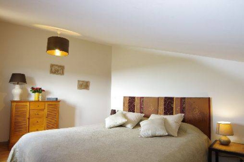 Location de vacances - Villa à Maubec - Grand lit très confortable au 2ème étage, lit 90 supplémentaire