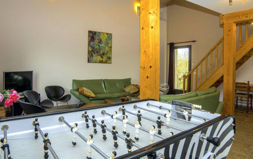 Location de vacances - Villa à Maubec - Baby-foot Bonzini B90 dans le salon du 1er étage, près d'un coin cuisine