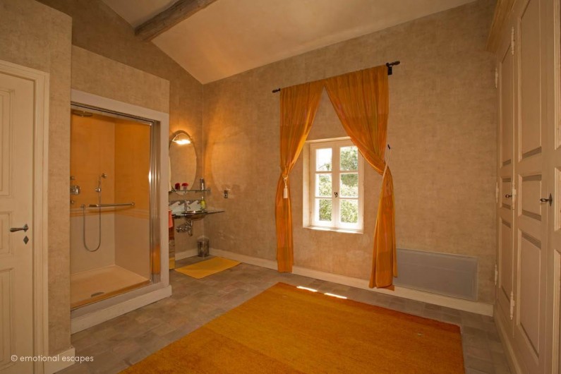 Location de vacances - Mas à Gordes - Salle de douche