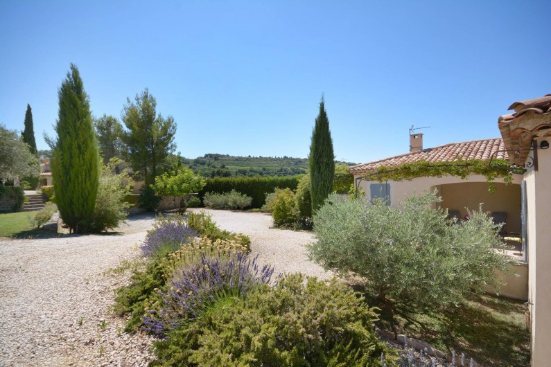 Location de vacances - Villa à Venasque - Vue jardin