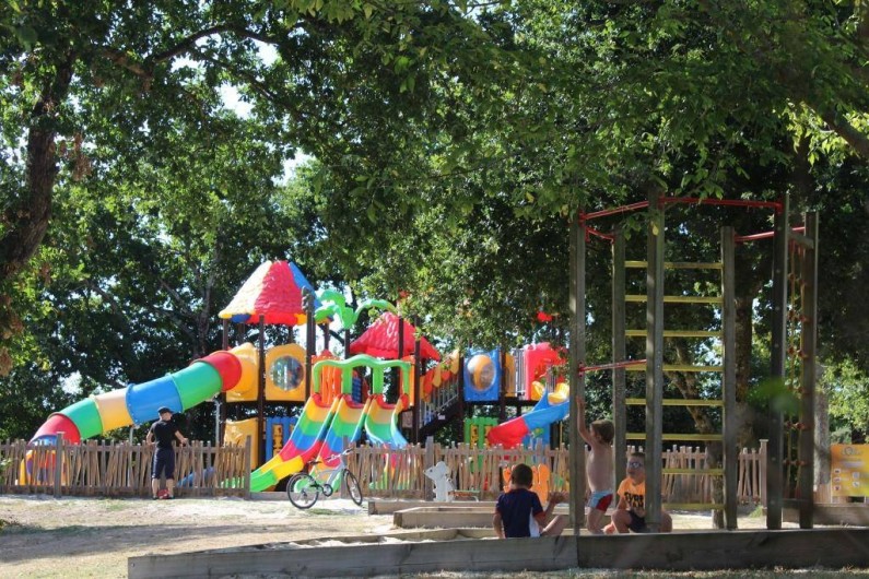 Location de vacances - Bungalow - Mobilhome à Landevieille - Découvrez le château des toboggans, le paradis des enfants