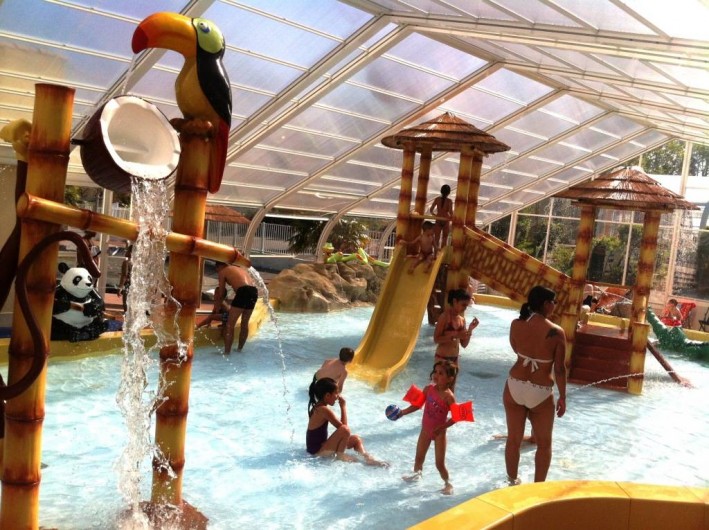 Location de vacances - Bungalow - Mobilhome à Landevieille - La pataugeoire ludique couverte et chauffée de 120m²