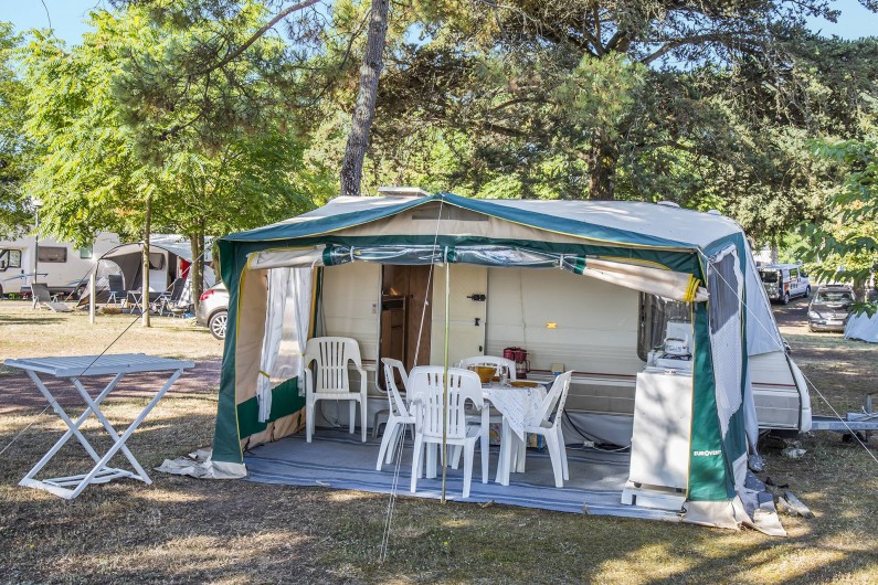 Location de vacances - Camping à Dolus-d'Oléron - Petite caravane – Formule 1