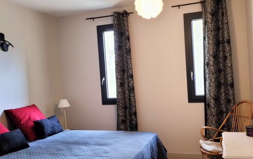 Location de vacances - Gîte à Maubec - Piscine et aire de jeux extérieure