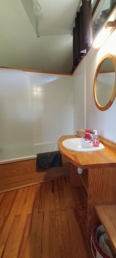 Location de vacances - Gîte à Maubec - Une des 6 salle de bain du Gîte L'Etable