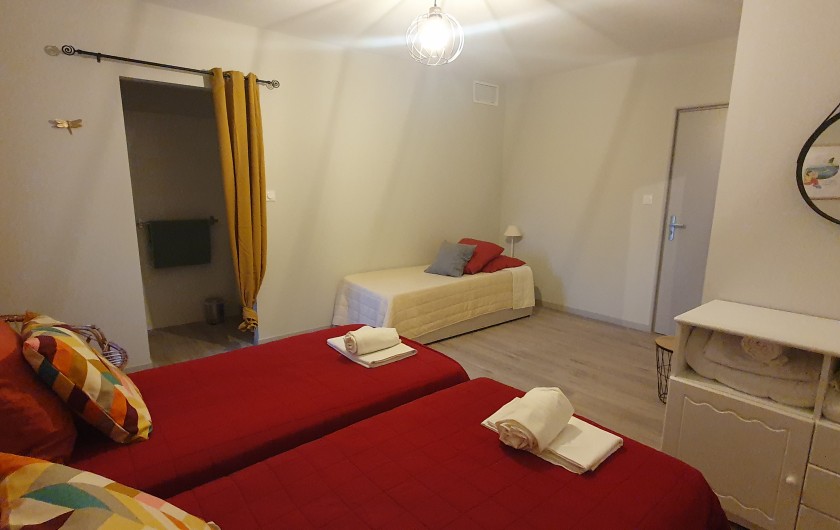 Location de vacances - Gîte à Maubec - Piscine et aire de jeux extérieure