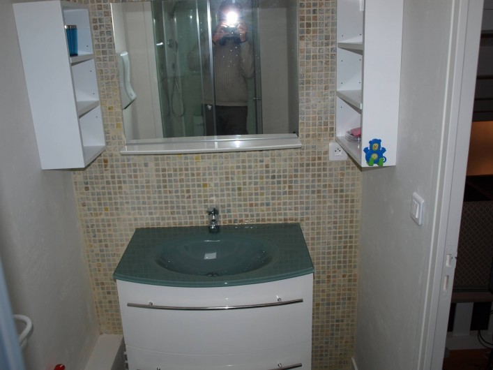 Location de vacances - Appartement à Brem-sur-Mer - Salle de bain étage