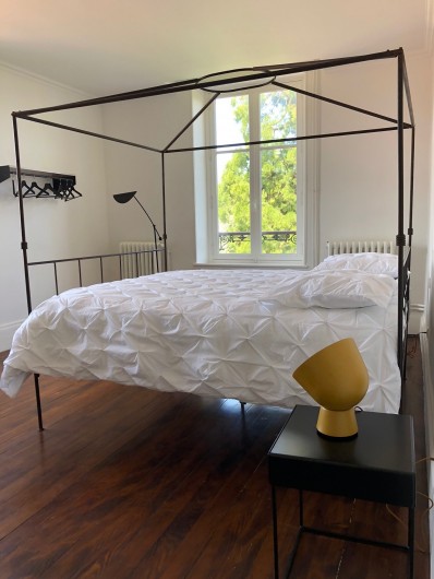 Location de vacances - Gîte à Tonnoy - la chambre 3 et son Baldaquin en 160