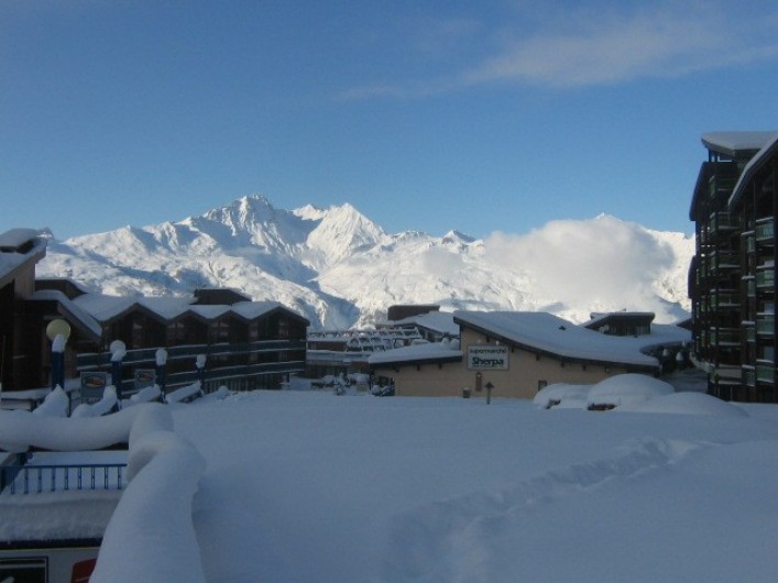 Location de vacances - Appartement à Arc 1800 - Vue sur Les Arandelières et au fond le Mont Blanc