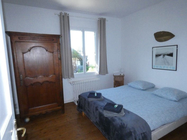 Location de vacances - Villa à Quiberville - Chambre N° 5 1er Etage : 1 lit double  avec baignoire, lavabo et WC