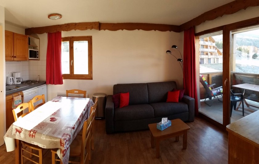 Location de vacances - Appartement à La Joue du Loup - VUE GENERALE DE LA PIECE A VIVRE