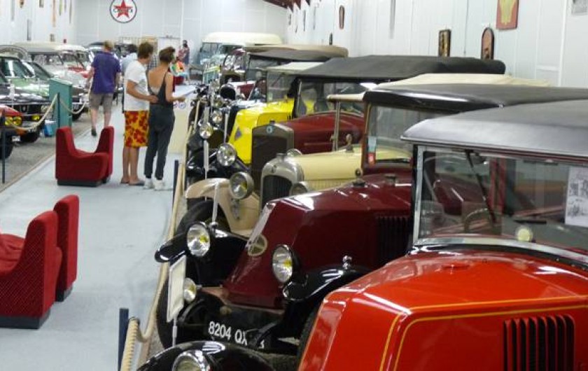 Location de vacances - Camping à Bellenaves - Musée automobile sur place à 2 km du camping, ouvert d'avril à fin septembre.
