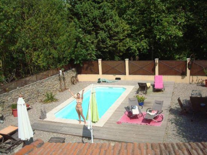 Location de vacances - Villa à Carcassonne - piscine vue de la terrasse