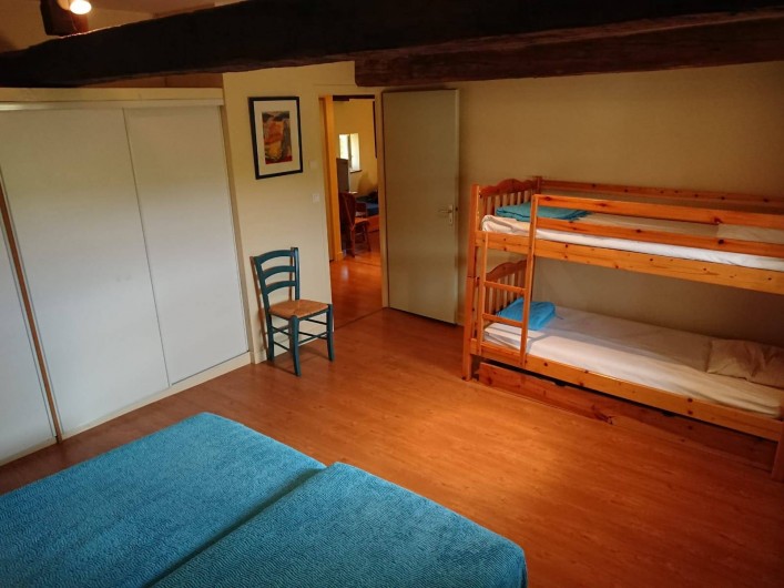 Location de vacances - Gîte à Champs-Romain - Chambre 4 personnes à l'étage