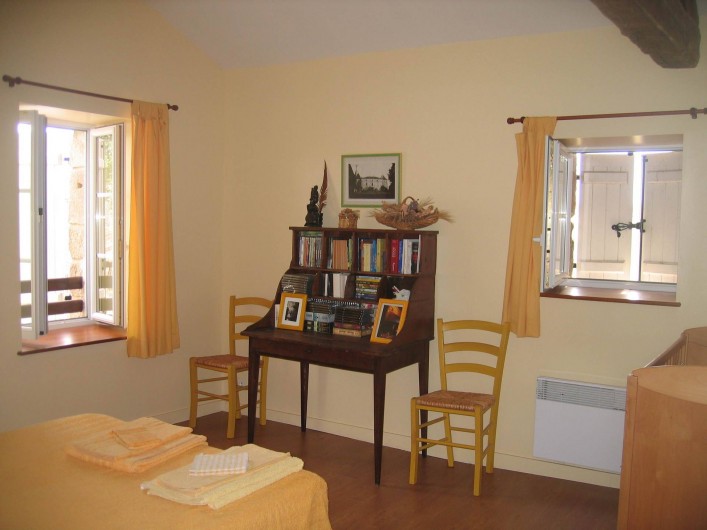 Location de vacances - Gîte à Champs-Romain - Chambre 2 personnes à l'étage